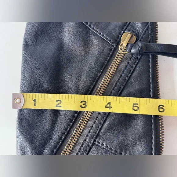 hobo black leather wristlet bag zipper - Picture 9 of 12